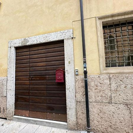 Al Campanile Apartment Verona Bagian luar foto
