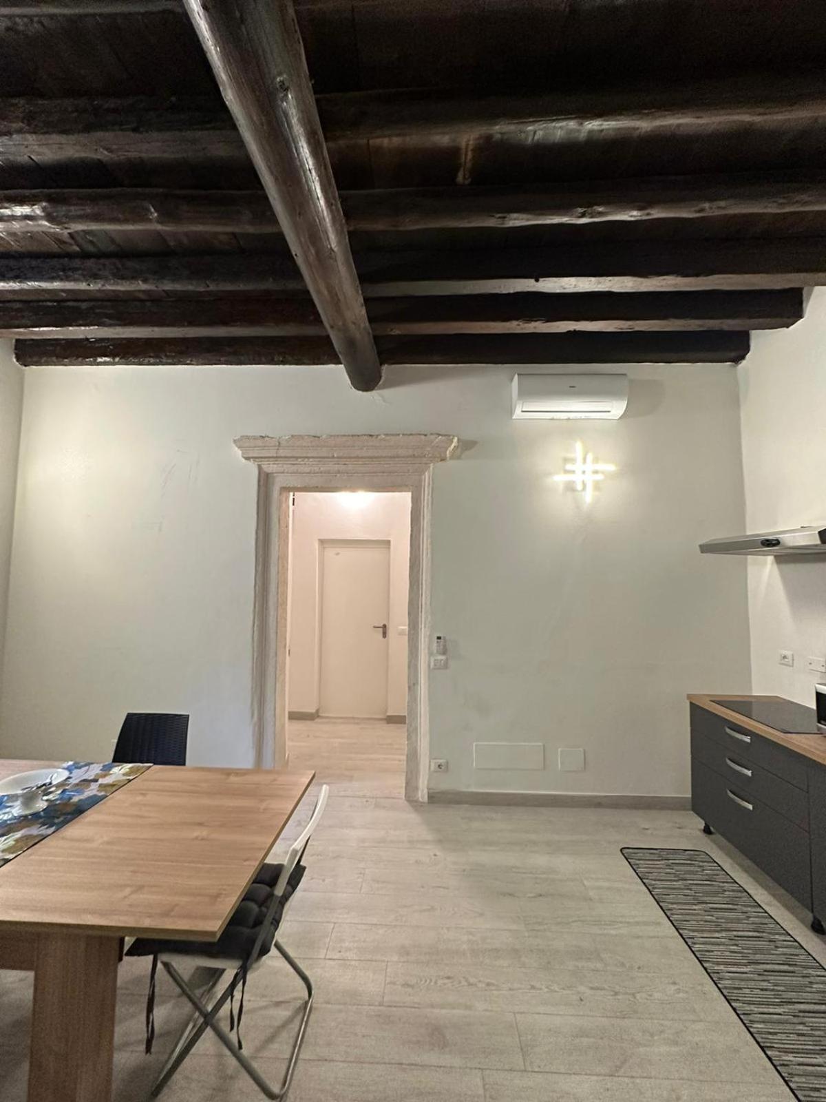Al Campanile Apartment Verona Bagian luar foto