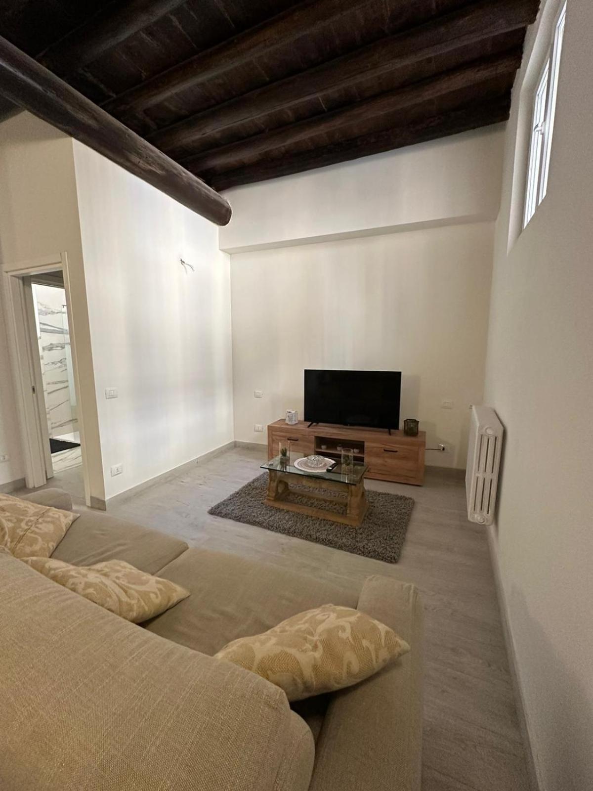 Al Campanile Apartment Verona Bagian luar foto