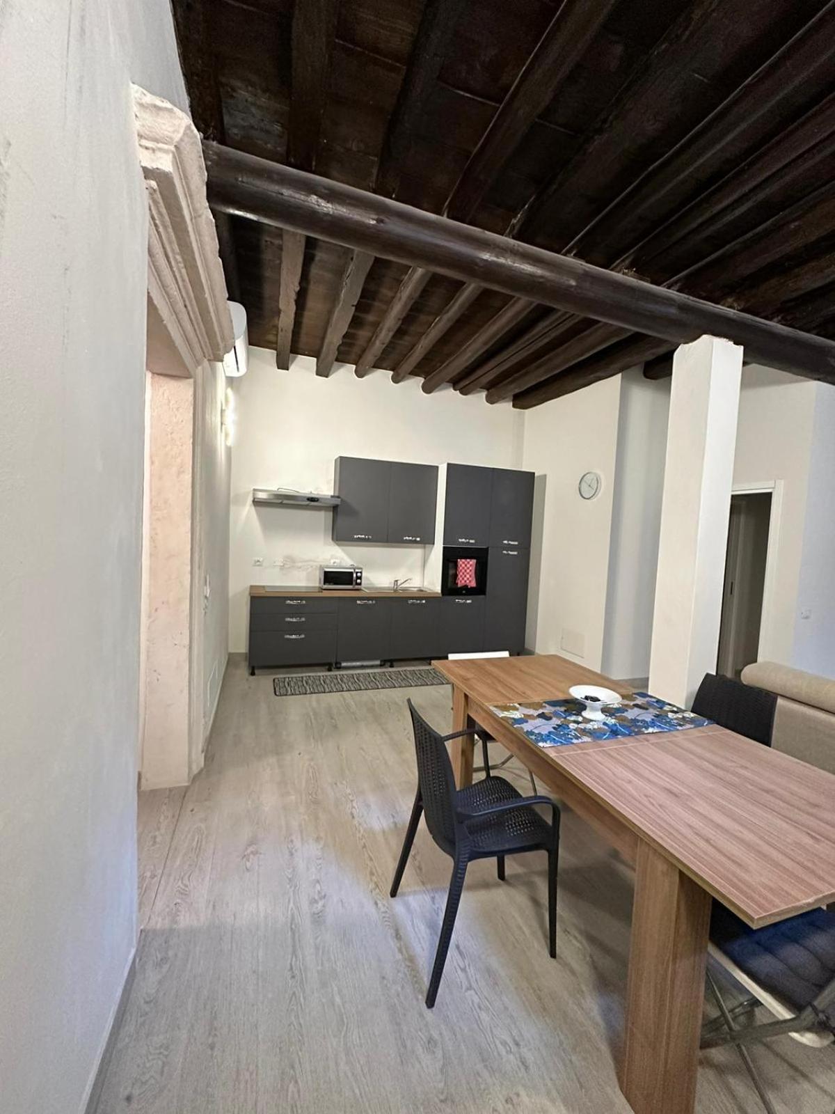 Al Campanile Apartment Verona Bagian luar foto